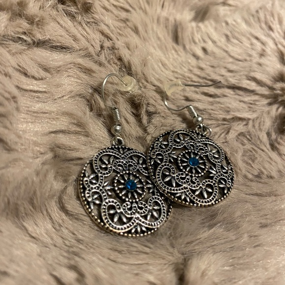 Earrings - Picture 1 of 3